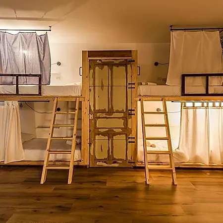 Auberge de jeunesse Diffuso Antagonisti *